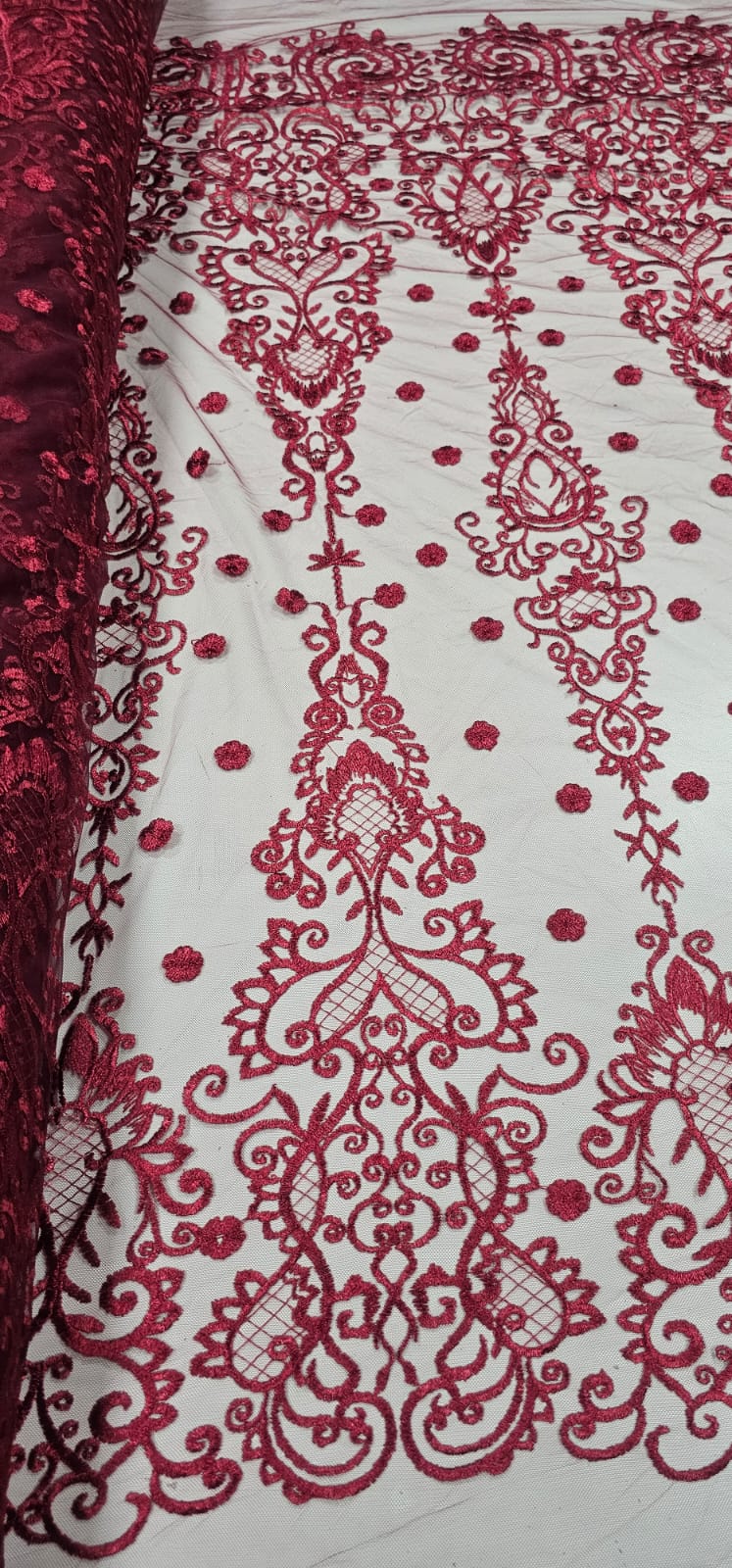 Tule Bordado Arabescos com Bico Marsala  ST500    