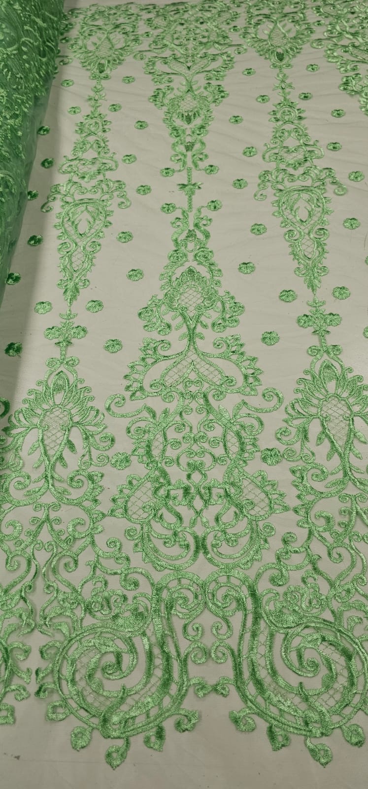 Tule Bordado Arabescos com Bico Verde Menta ST500  