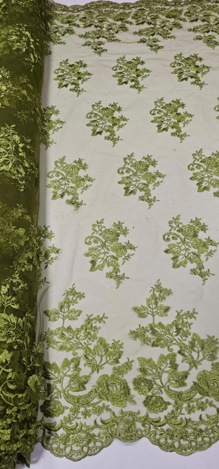 Tule Bordado Com Bico Verde Oliva Modelo LS2290