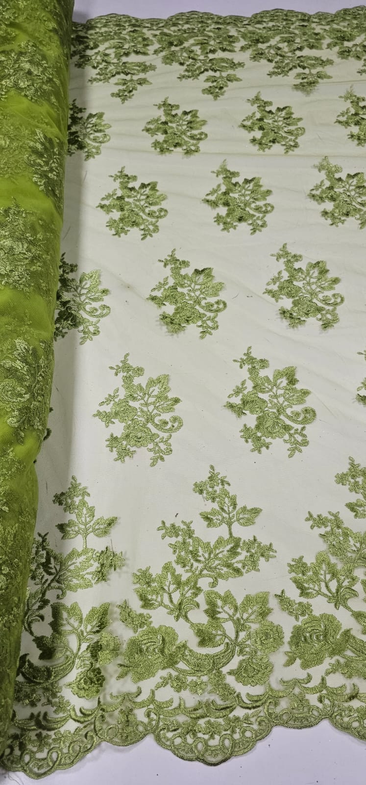 Tule Bordado Com Bico Verde Pistache Modelo LS2290