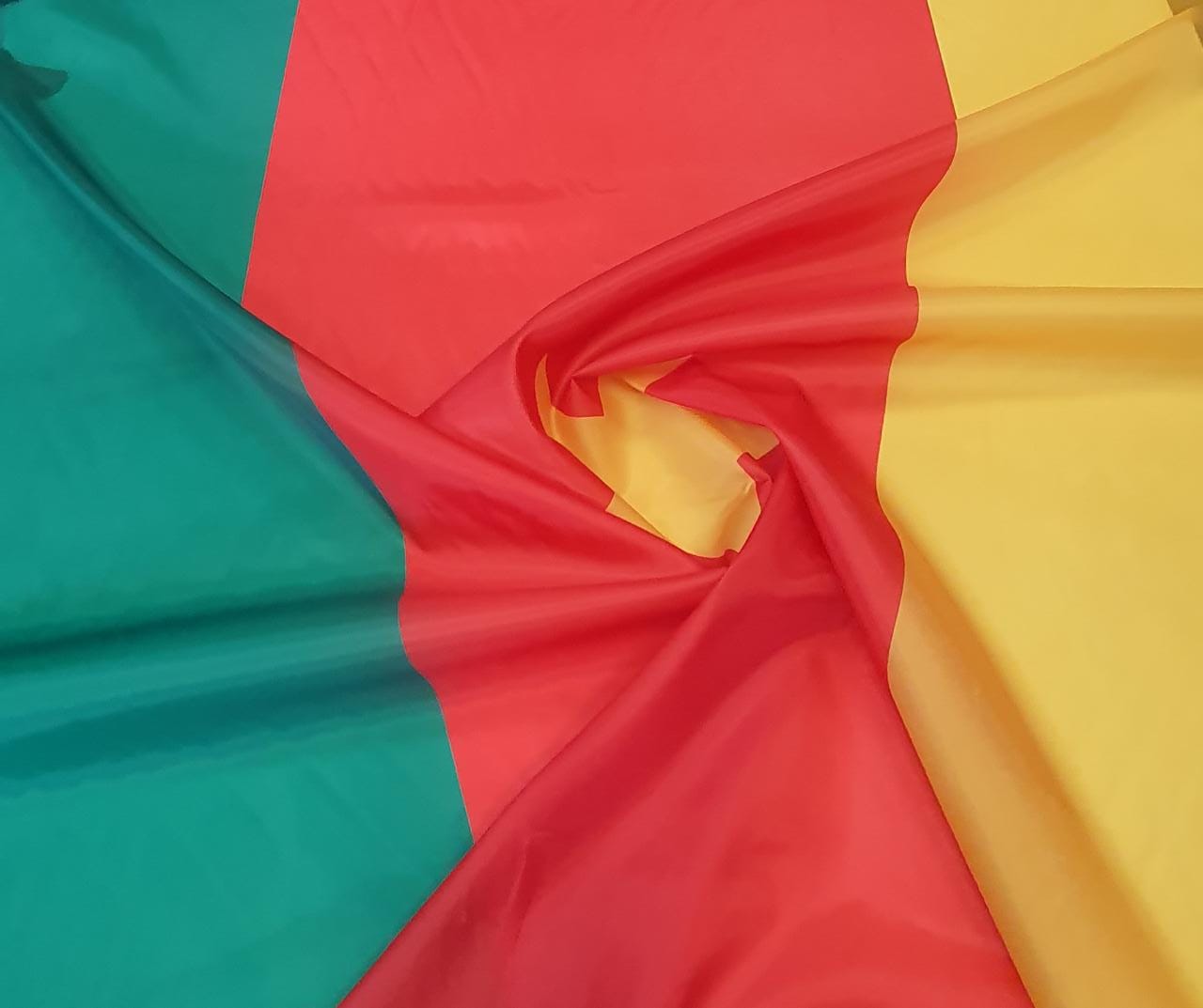 Bandeira de Camarões em Faliete