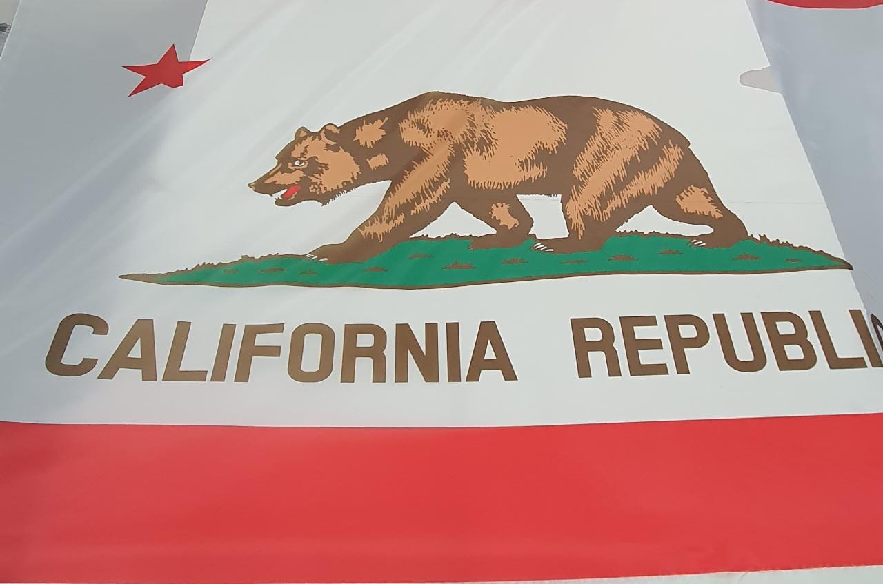 Bandeira do Estado da Califórnia EUA em Faliete