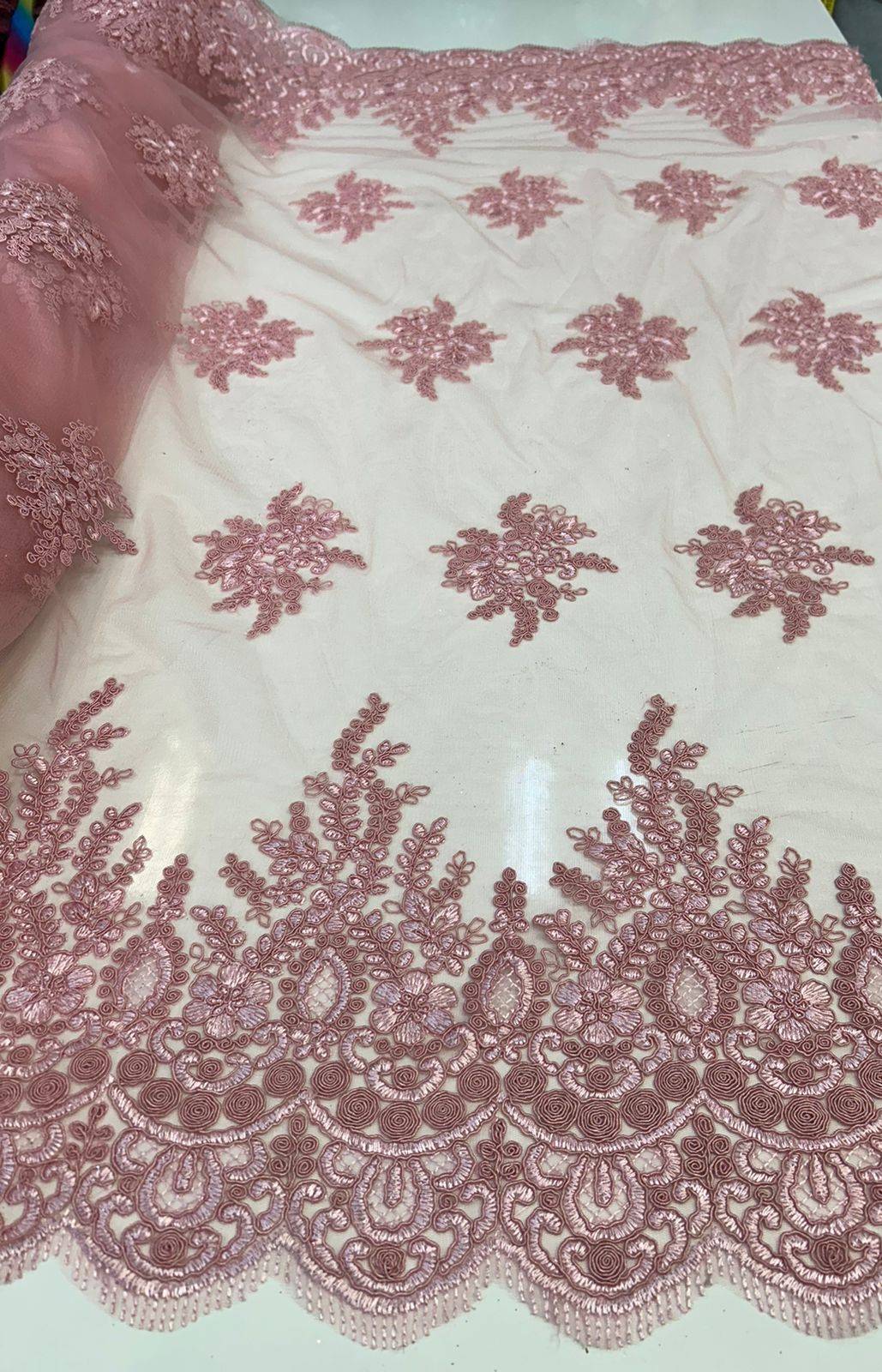 Tule Bordado Europa com Soutache e Bico nos 2 Lados Rosê ST23032022 
