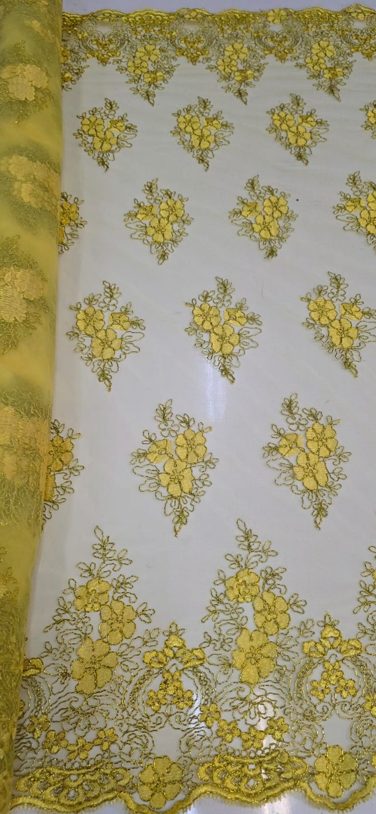 Tule Bordado Europa Dourado com Fio Metálico Dourado MCT Modelo 02 
