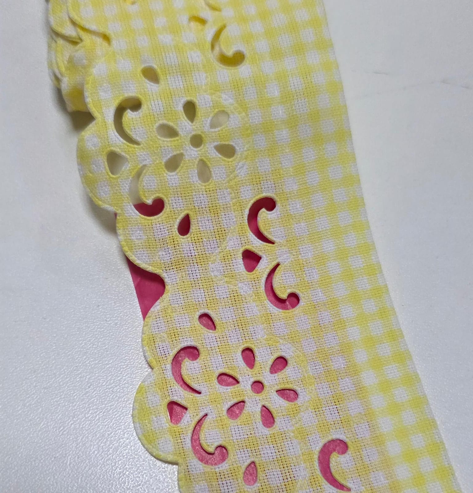 Bordado Inglês Modelo 2018-X/03 6cm Xadrez Amarelo - Peça 5m