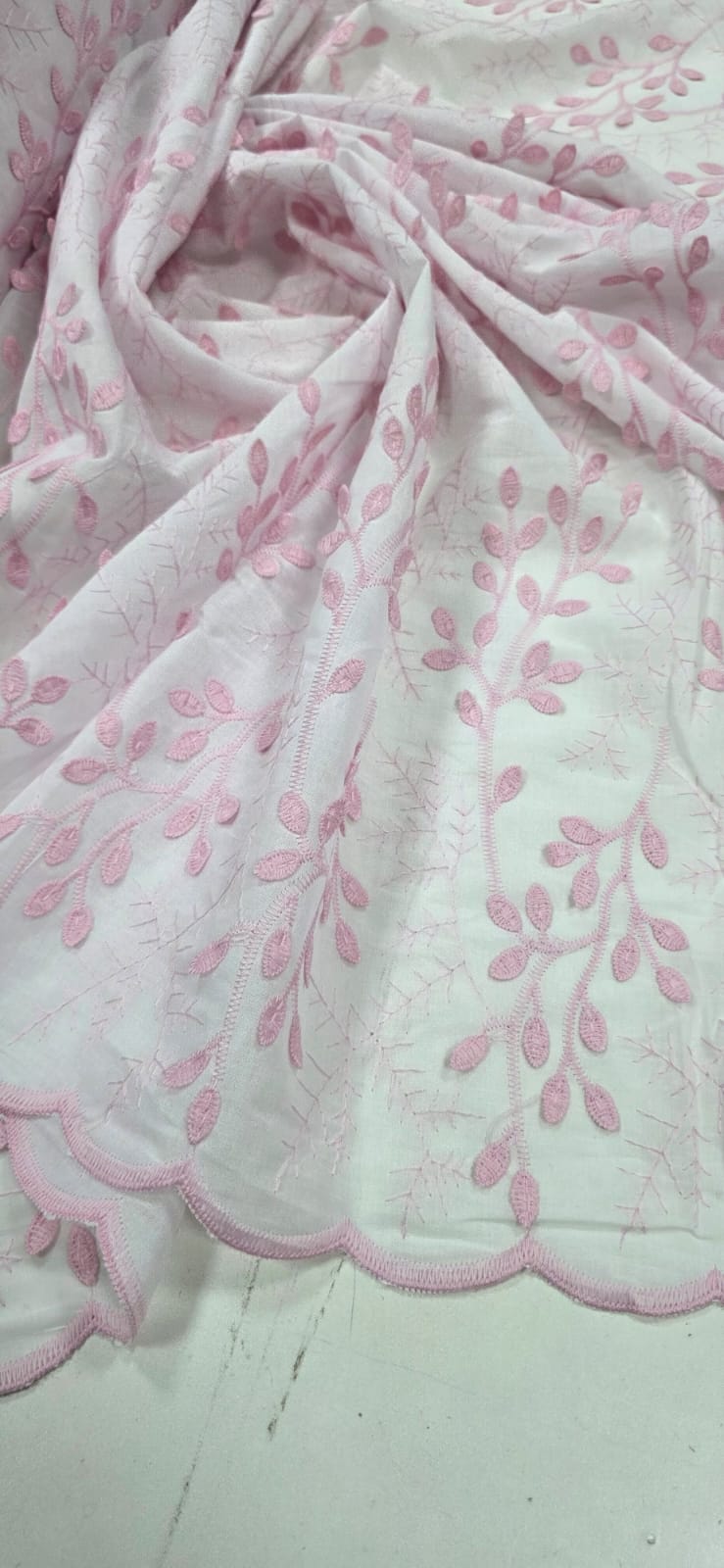 Cambraia Bordada 3D Bicolor Ramos Rosa e Branco   ( COM ACABAMENTO NOS 2 LADOS)