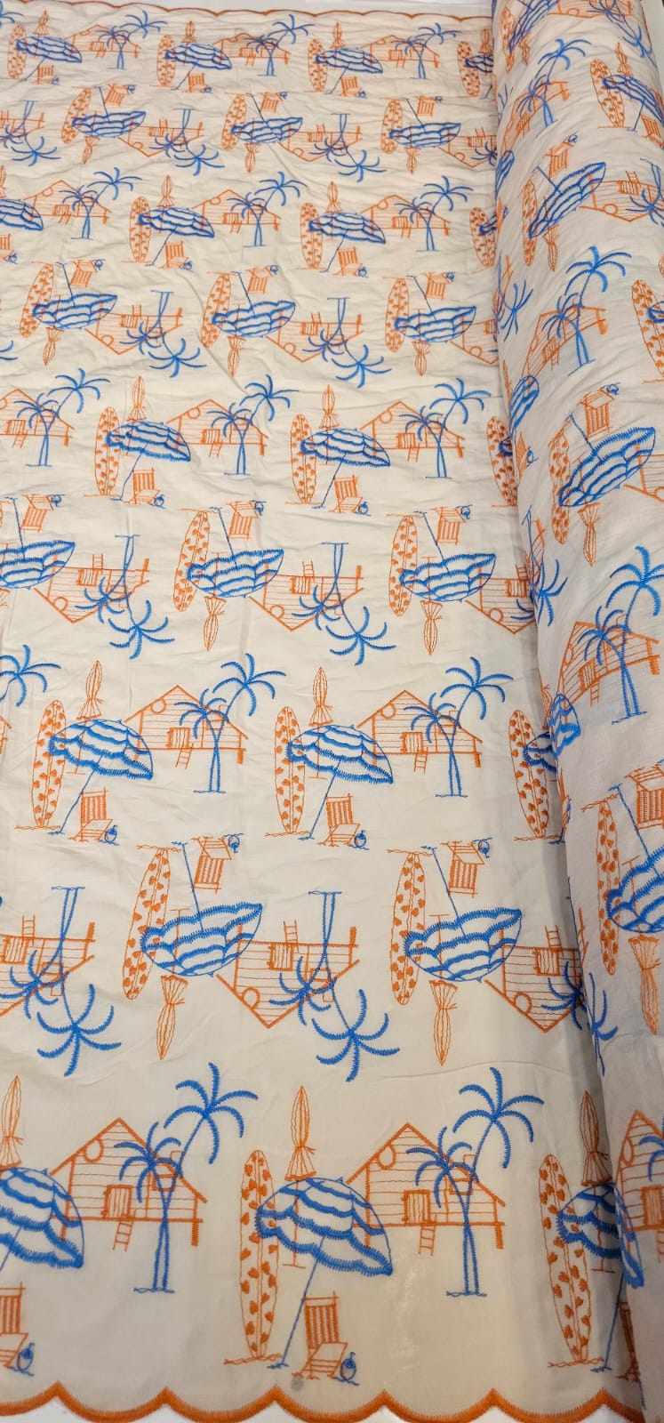 Cambraia Bordada Praia Laranja com Azul Turquesa