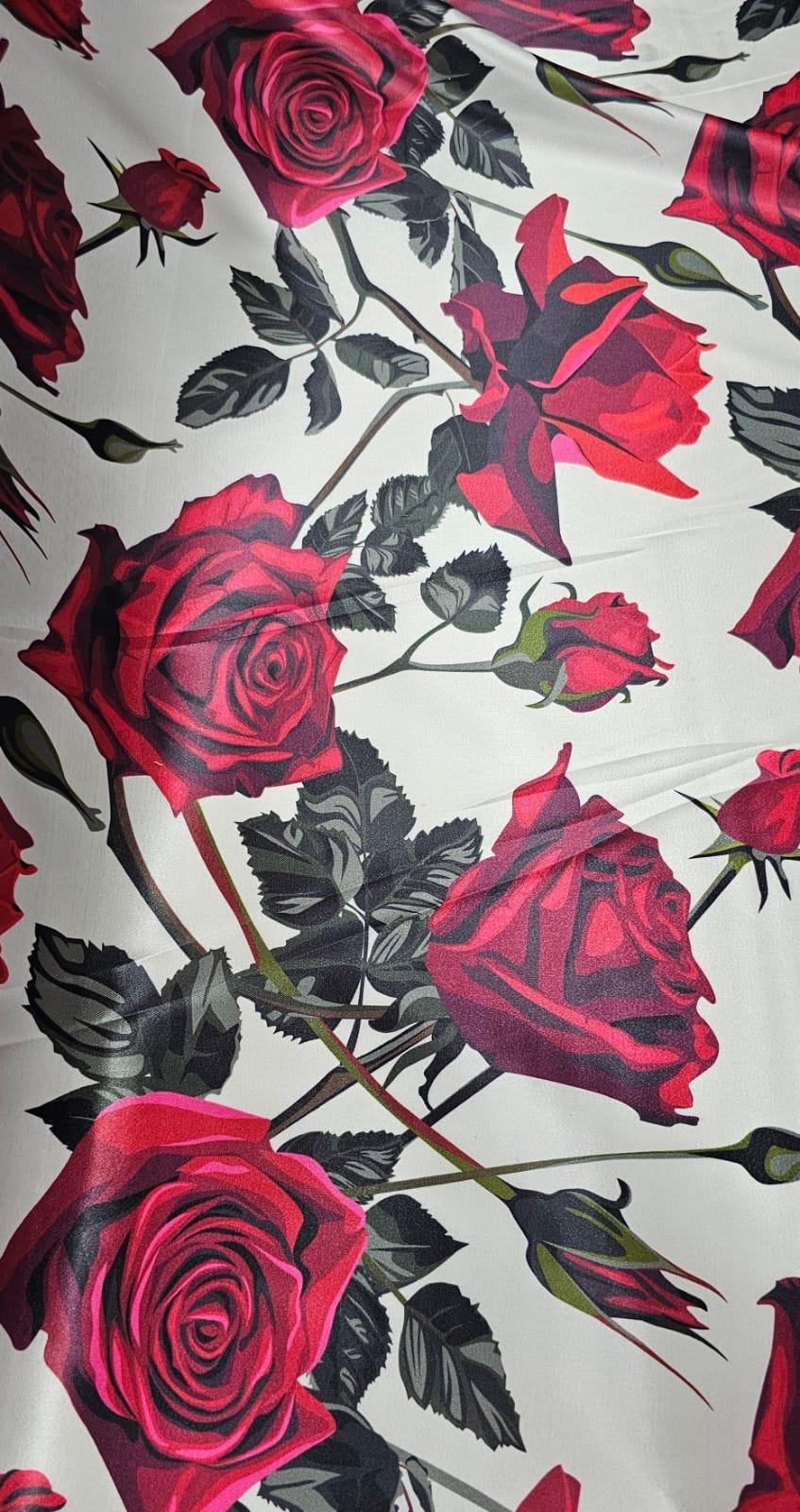 Cetim Estampado Digital Fundo Branco Rosas Vermelhas - Só Tecidos - Todo  site em 12x sem Juros!!, image size:847x1600
