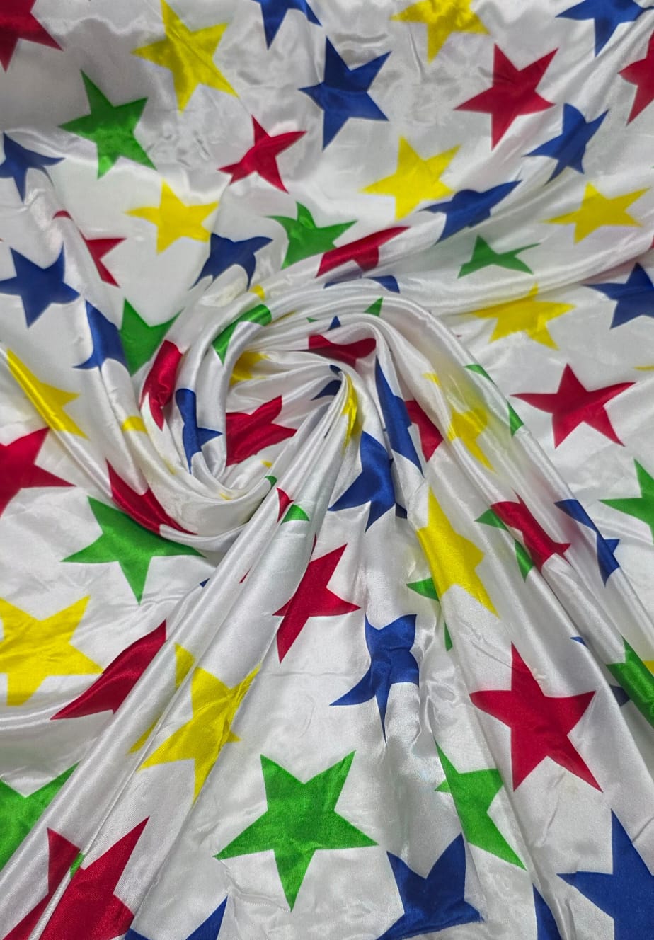 Cetim Estampado Fundo Branco Estrelas Coloridas