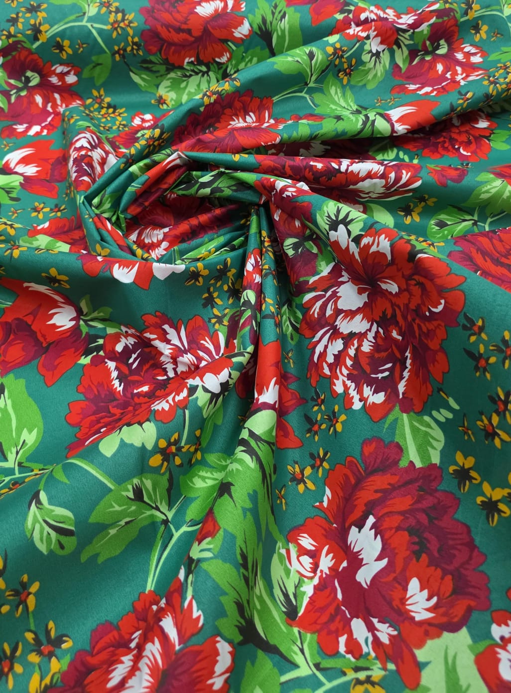 Chitão Estampado Fundo Verde 144C