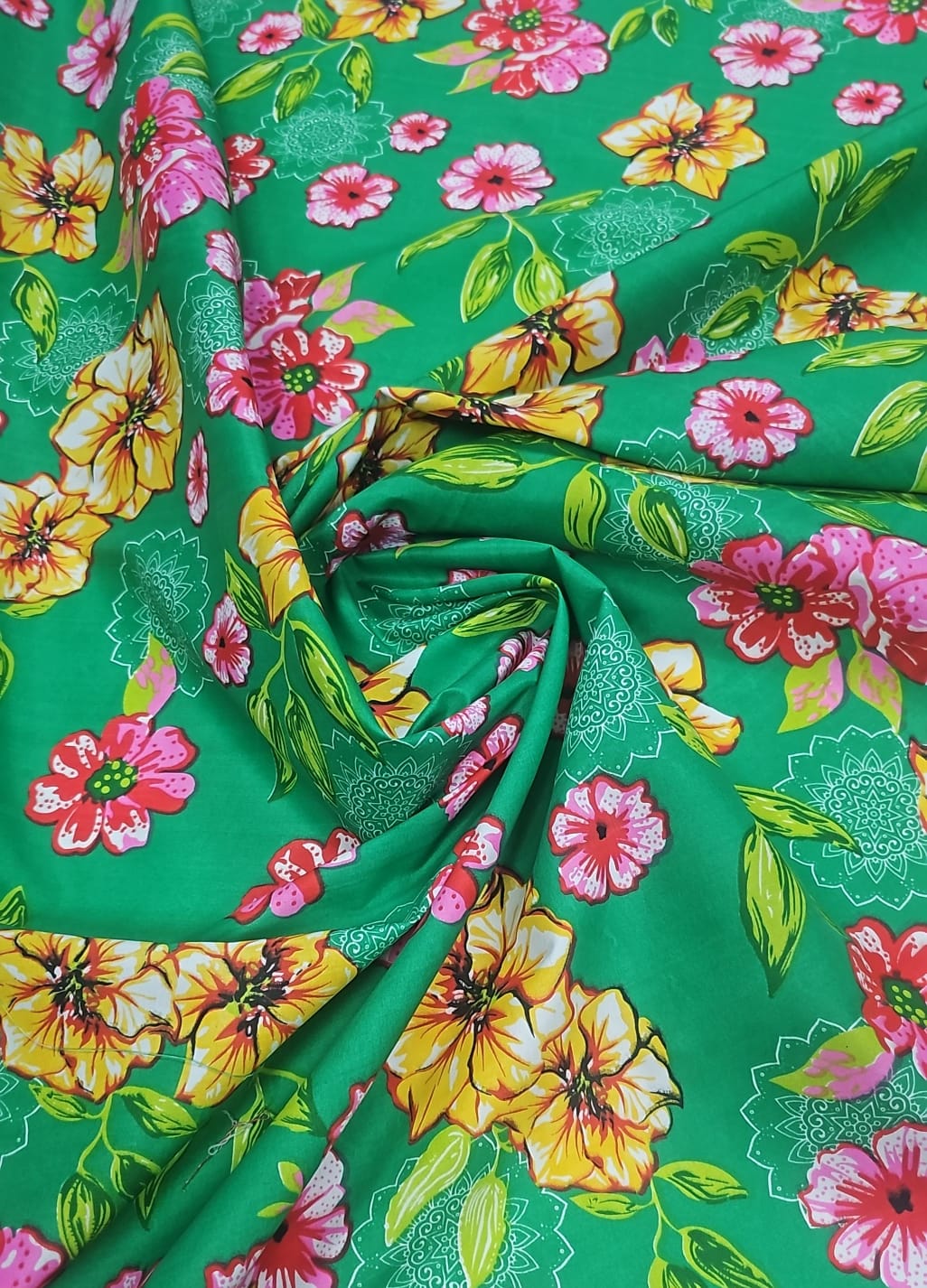 Chitão Estampado Fundo Verde com Mandalas