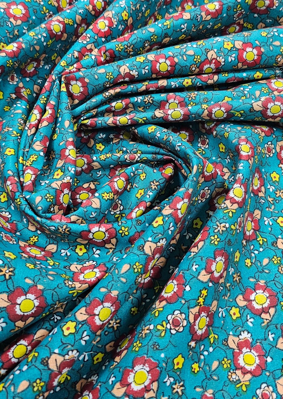 Chitão Estampado Fundo Verde Jade Flores Vermelhas