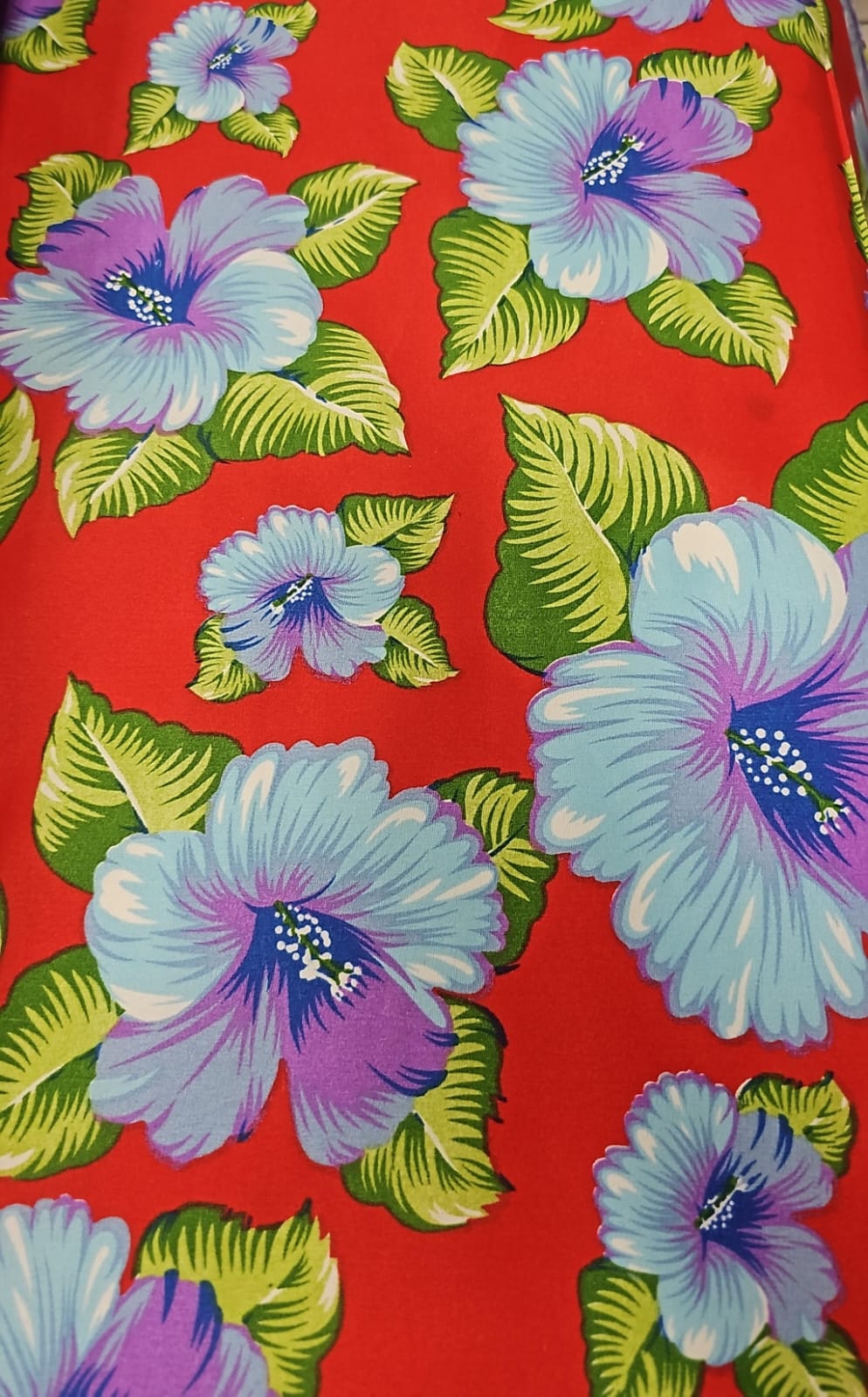 Chitão Estampado Fundo Vermelho com Flores Azul Bebê e Lilás STC