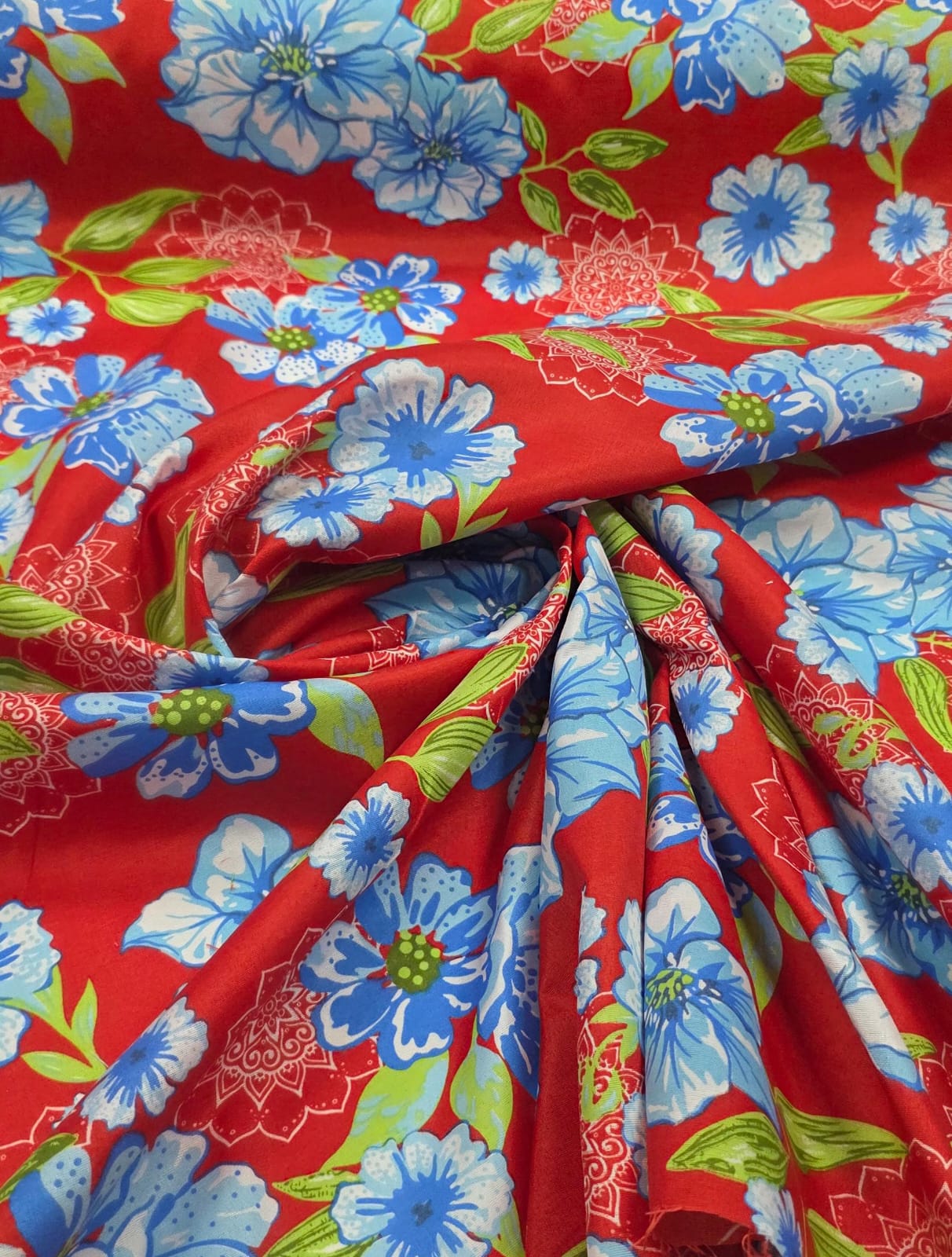 Chitão Estampado Fundo Vermelho com Mandalas
