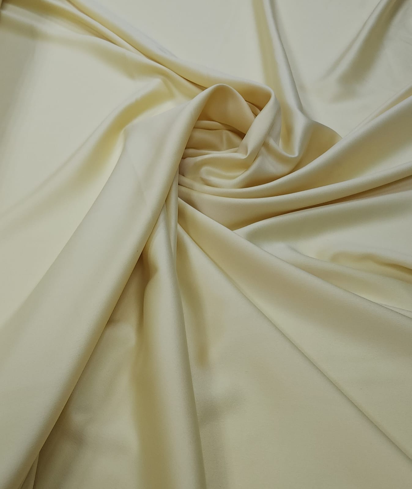 Crepe Amanda Liso Amarelo Claro