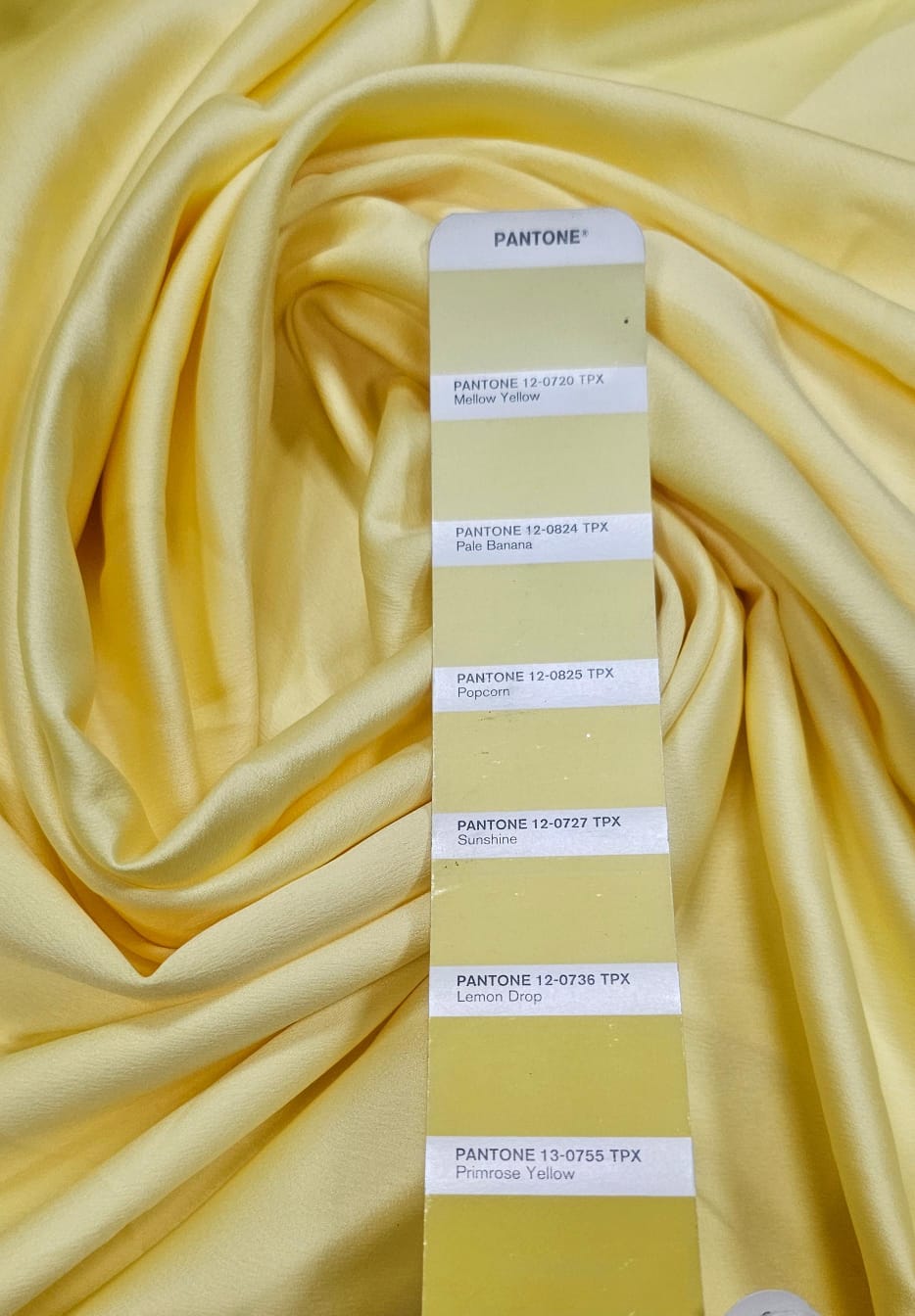 Crepe Amanda Liso Amarelo Claro