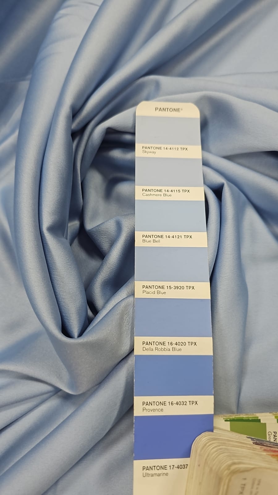 Crepe Amanda Liso Azul Claro