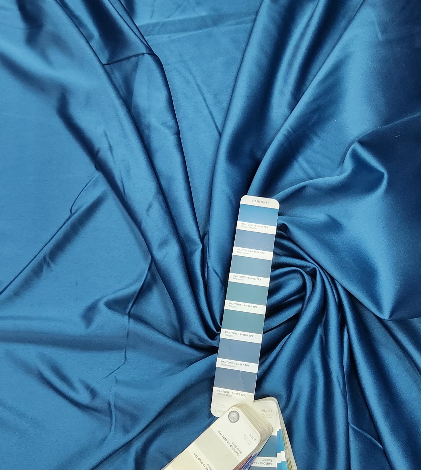 Crepe Amanda Liso Azul Petroleo