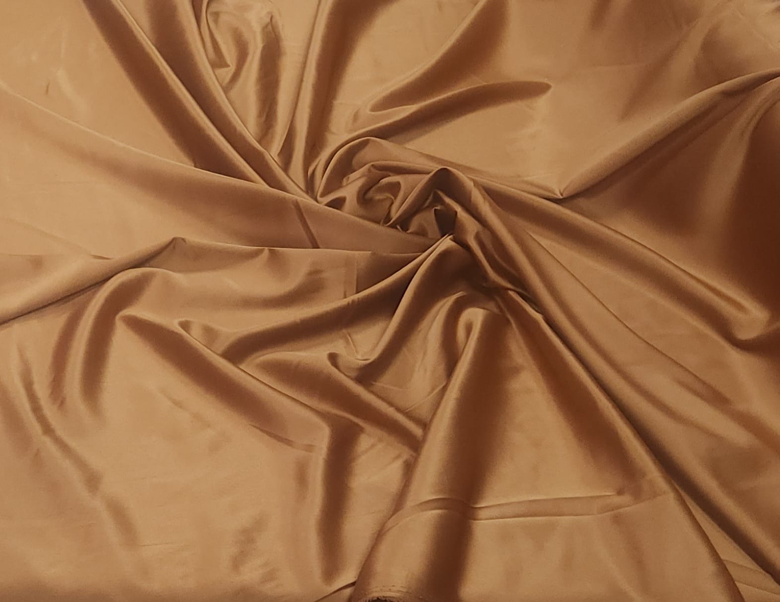 Crepe Amanda Liso Caramelo Escuro