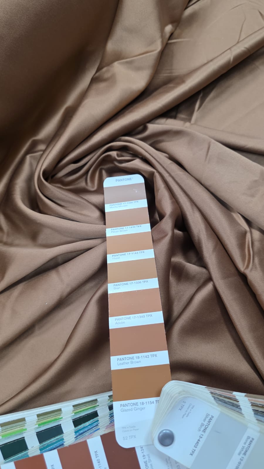 Crepe Amanda Liso Marrom Mocha Mousse
