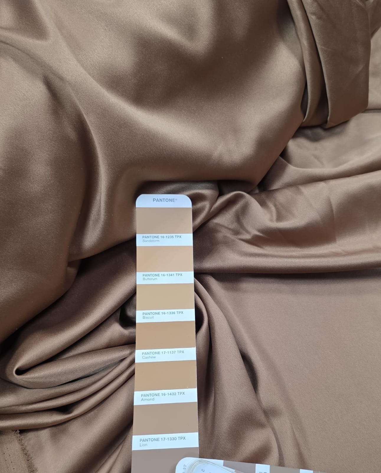 Crepe Amanda Liso Marrom Tabaco