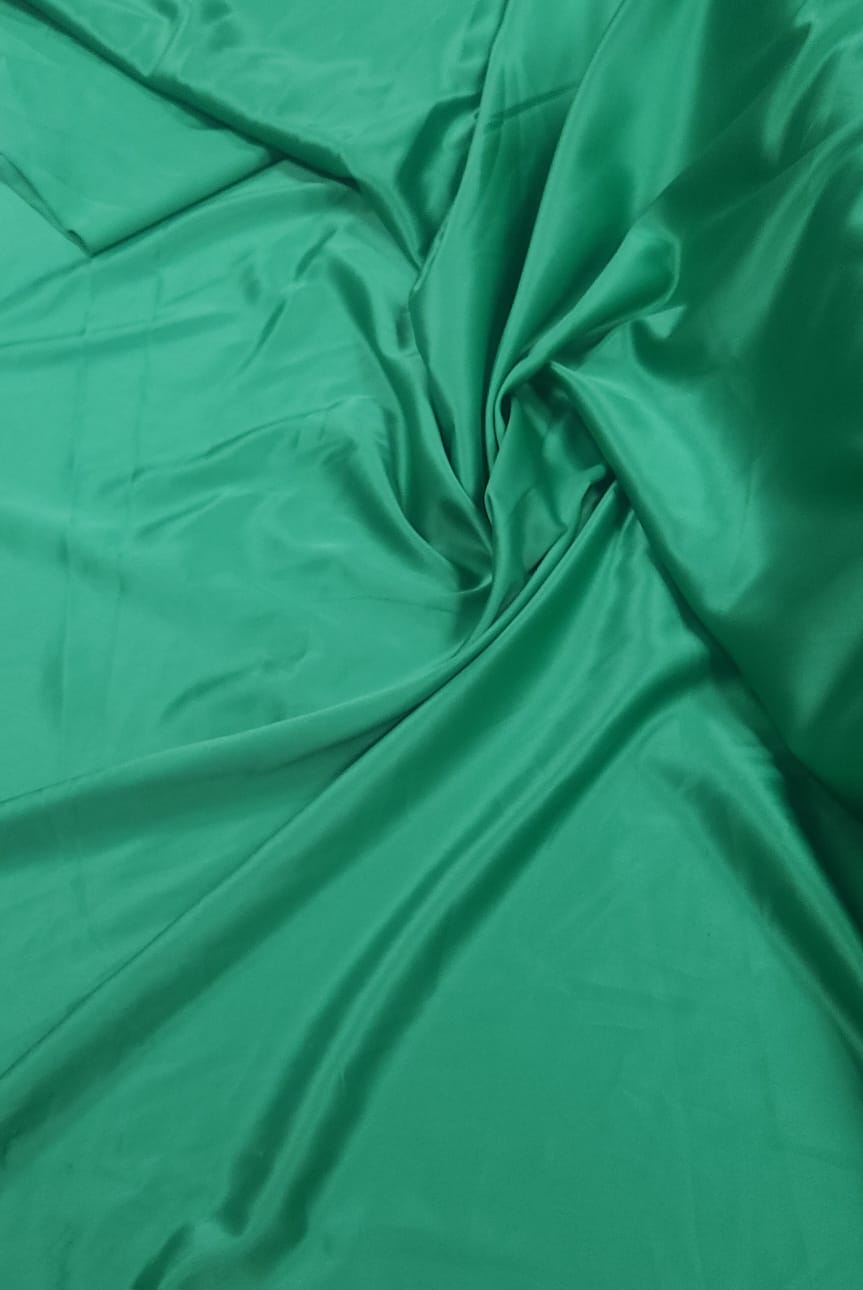 Crepe Amanda Liso Verde Bandeira Claro