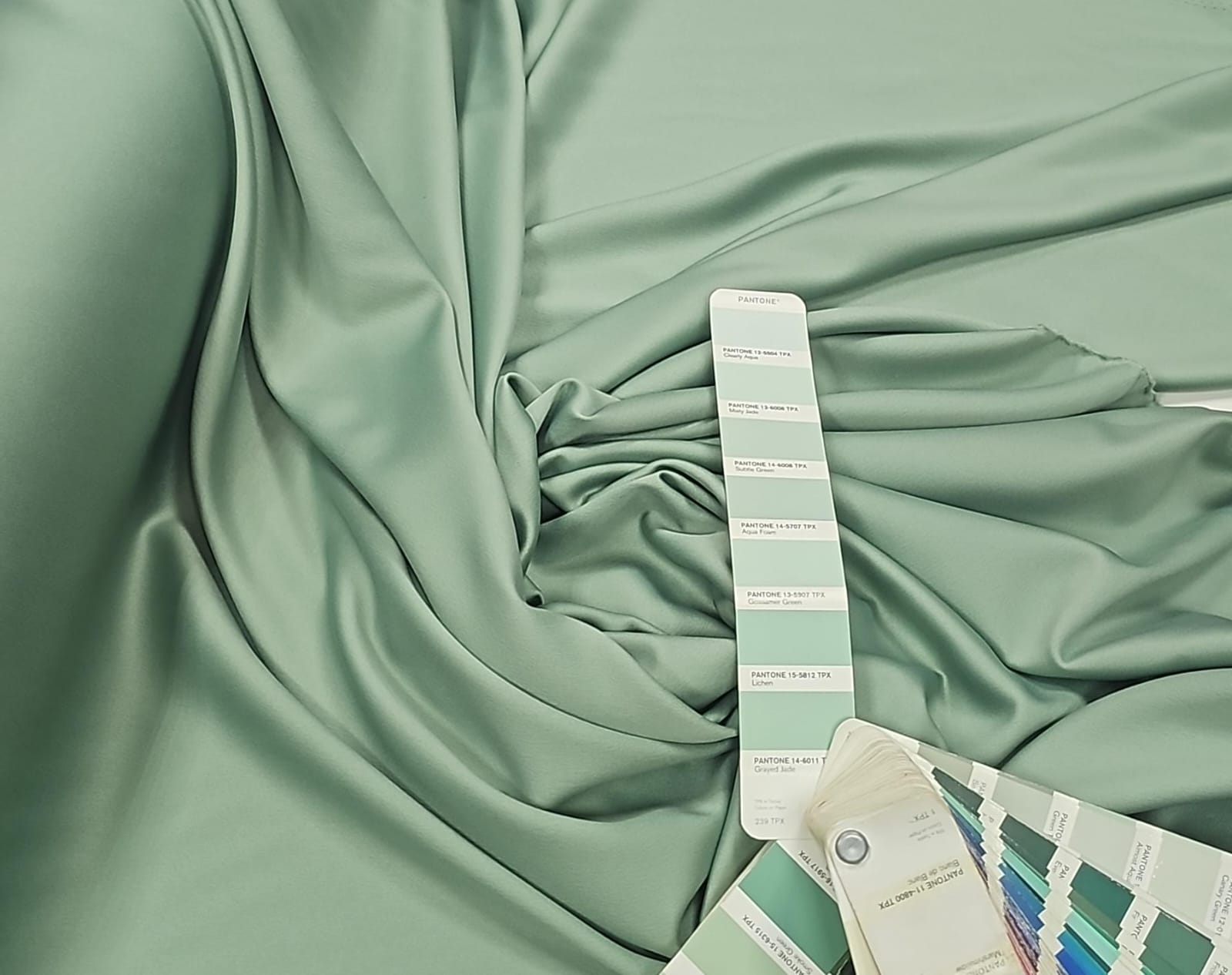 Crepe Amanda Liso Verde Cerâmica