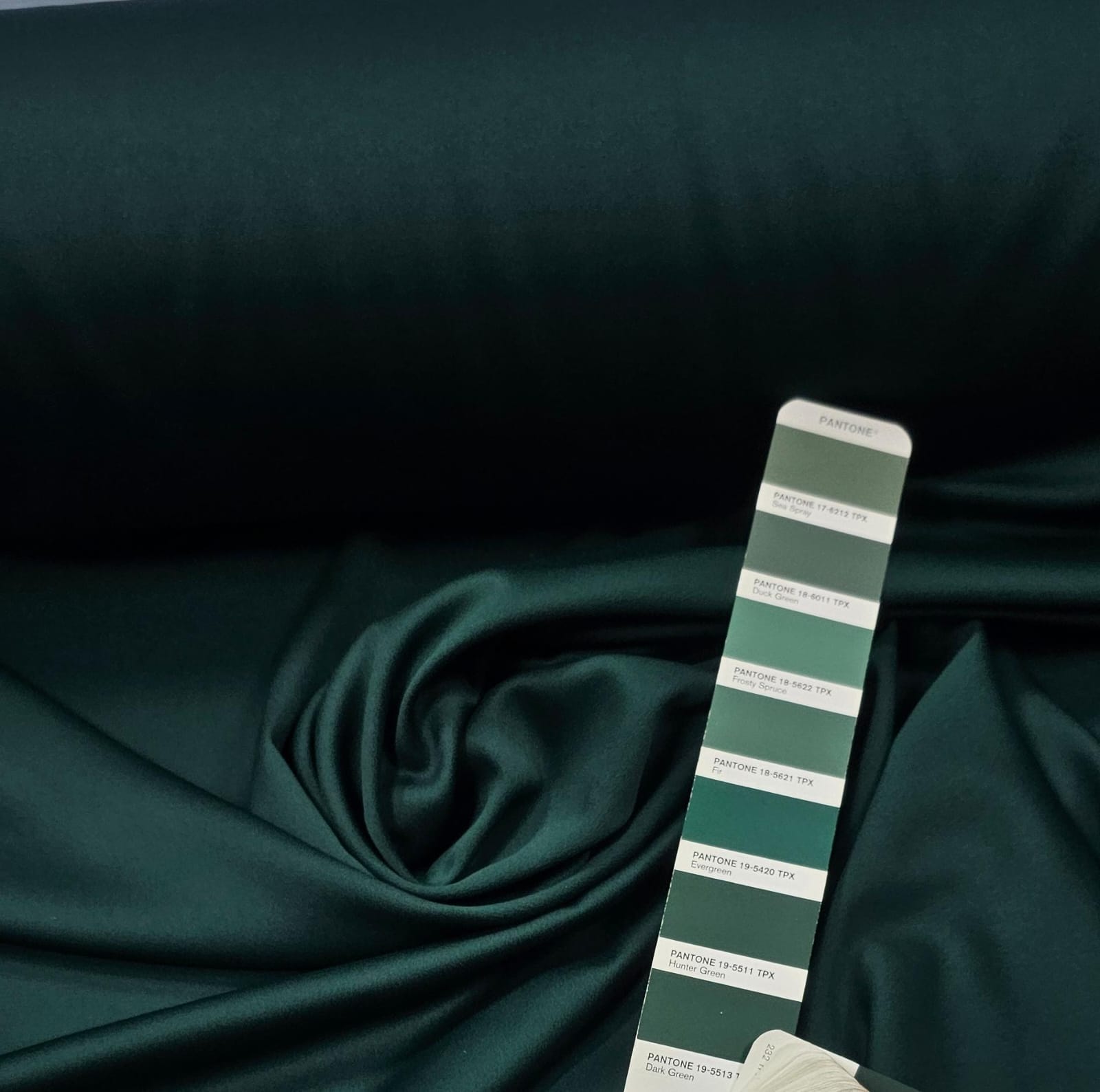 Crepe Amanda Liso Verde Floresta Claro