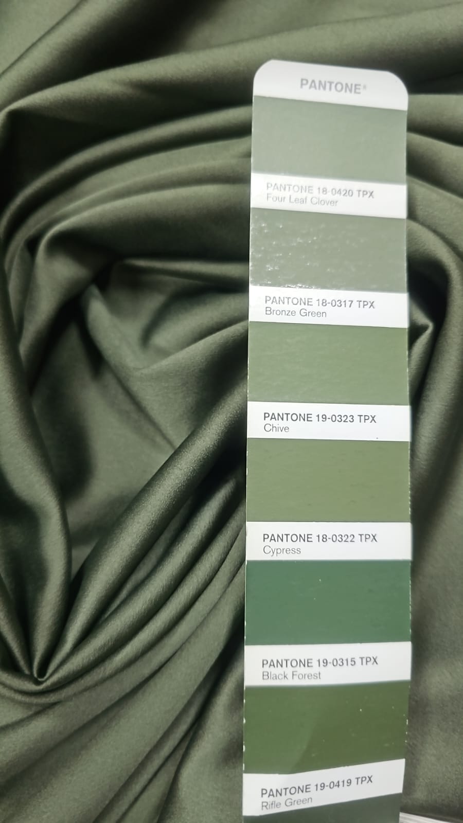 Crepe Amanda Liso Verde Militar Claro