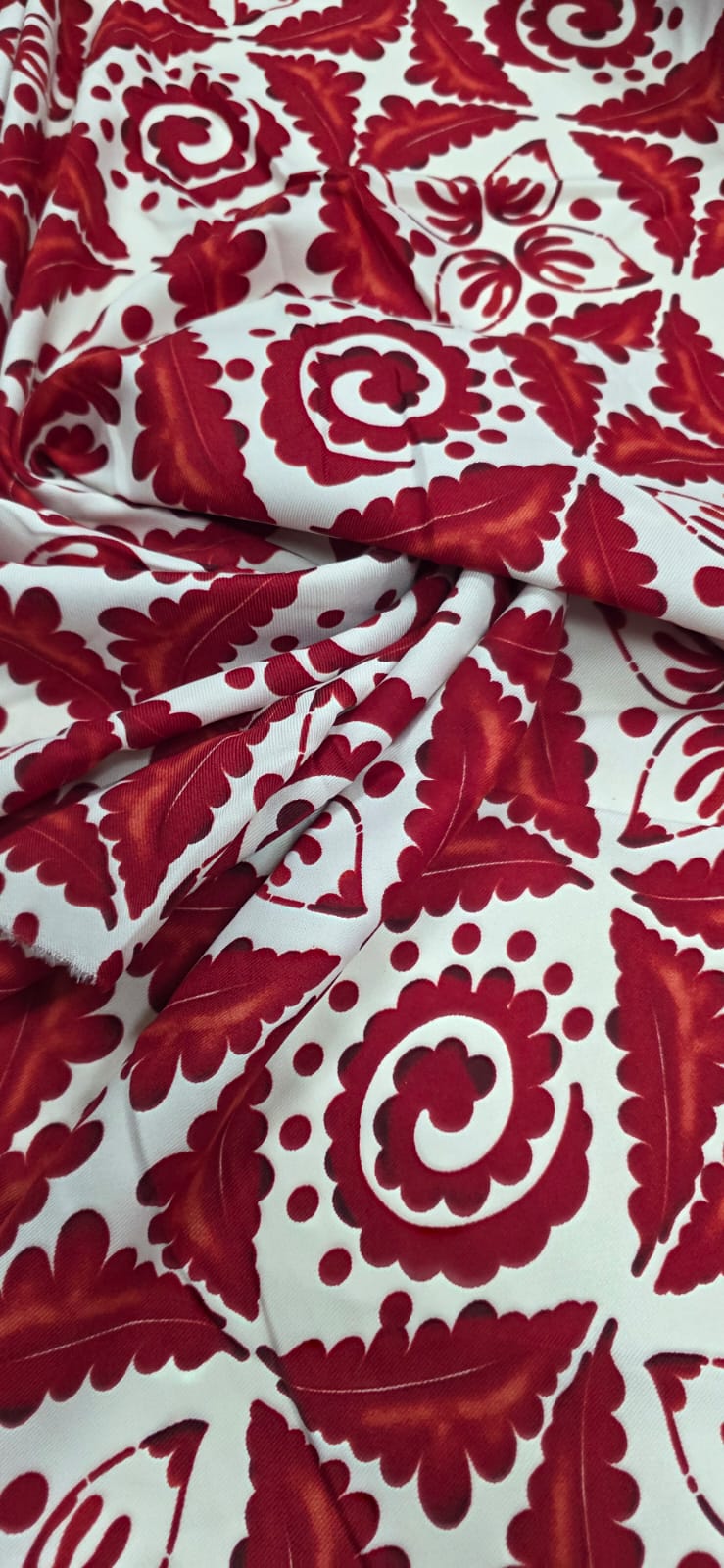 Crepe Duna Sarjado Digital África Vermelho e Branco