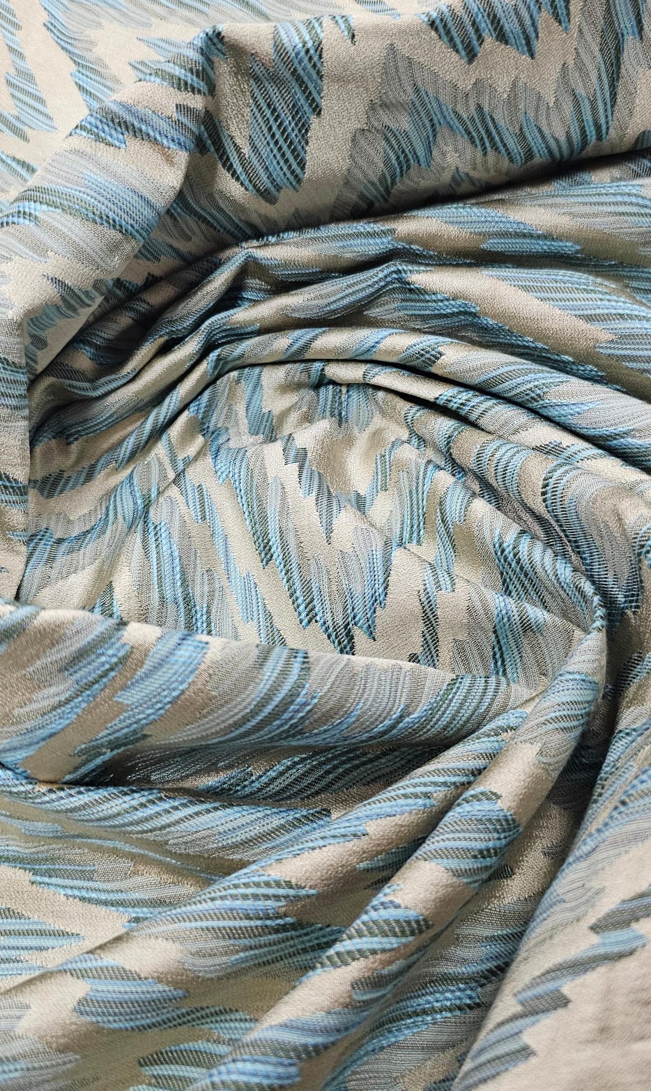 Jacquard Gobelem de Viscose Tipo Chevron Azul 