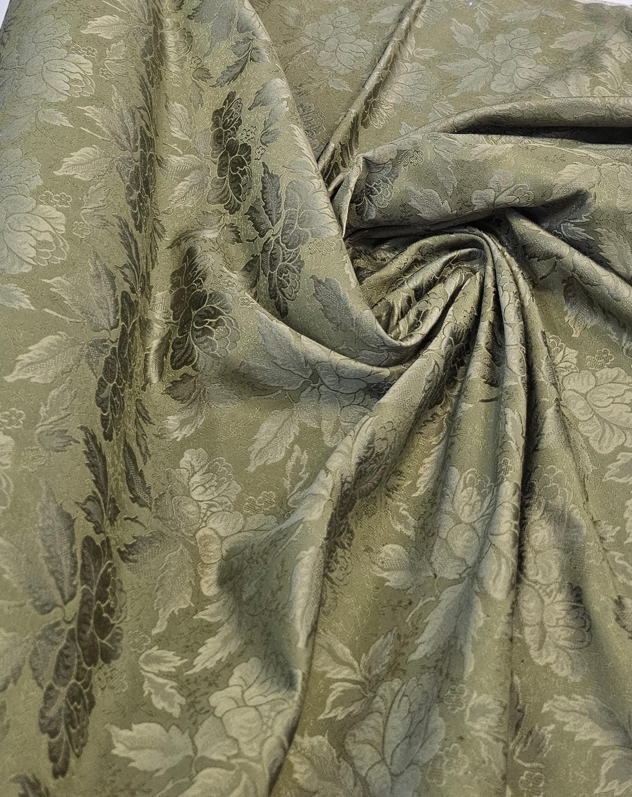 Jacquard Gobelem de Viscose Verde Oliva Floral 02