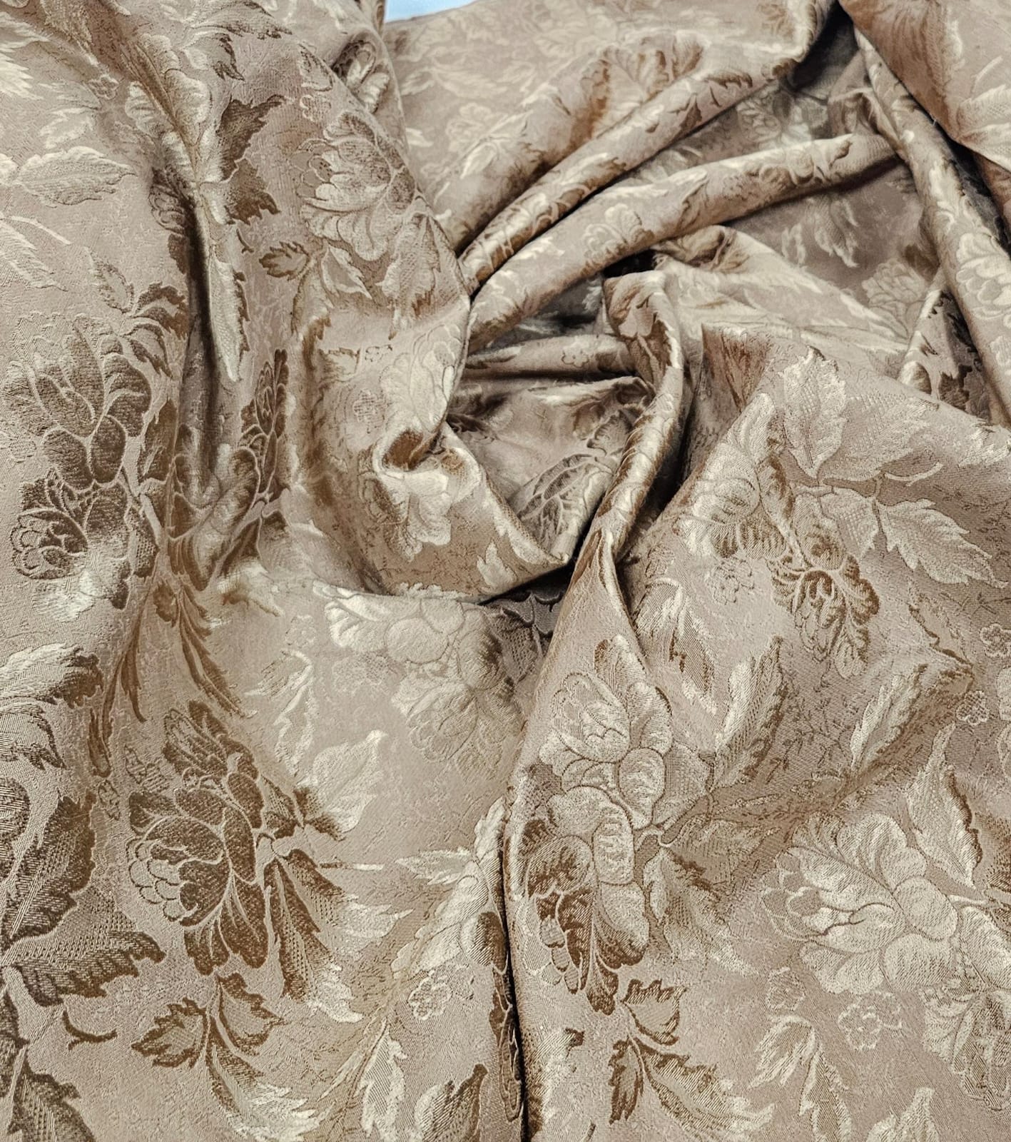 Jacquard Gobelem Pesado Floral Marrom