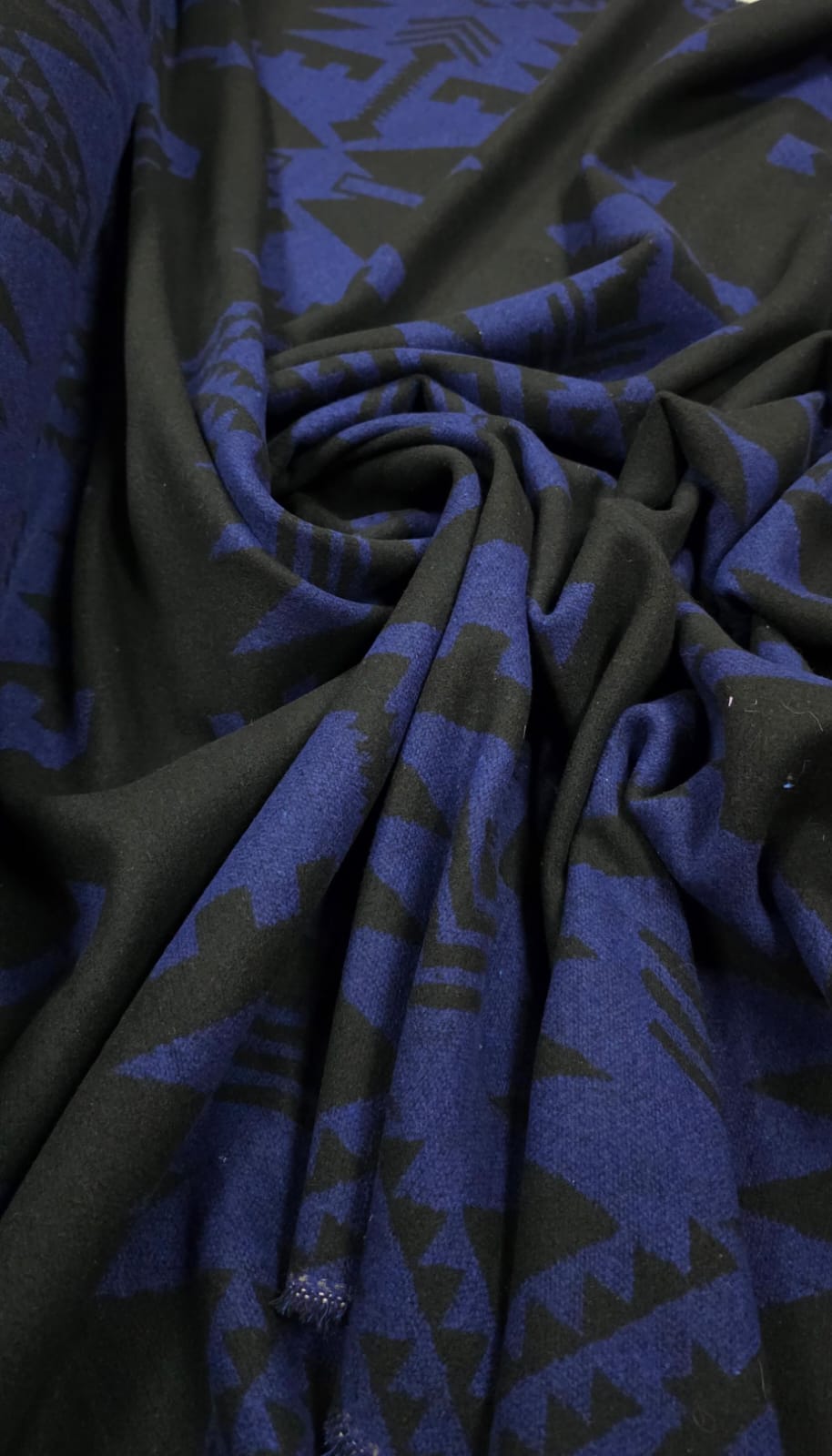 Lã Batida Pesada Étnico Preto e Azul