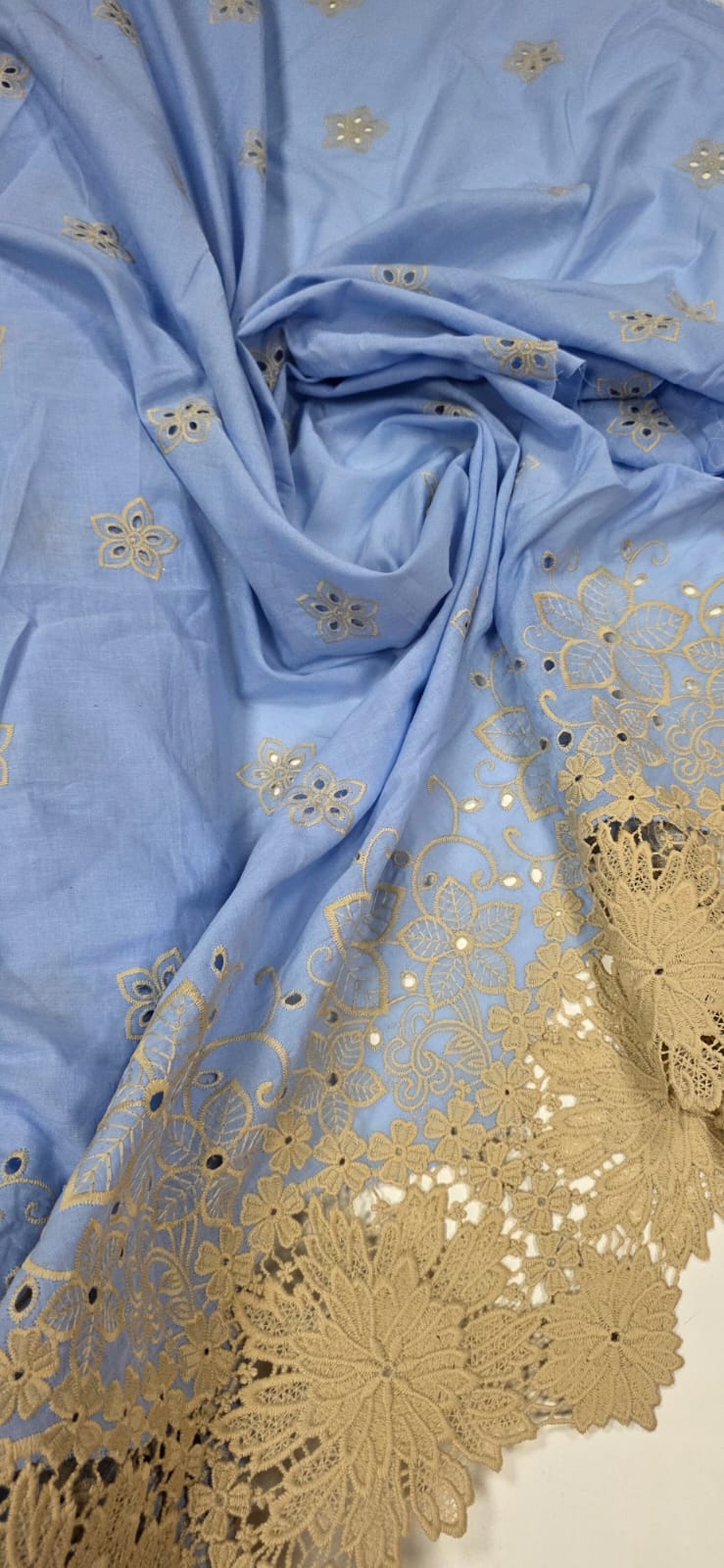 Layse Bordada Azul Celeste com Barrado em Renda Guipir Kaki 664