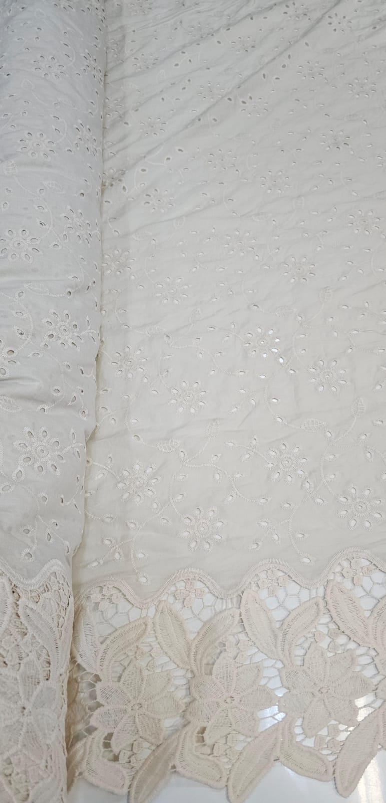 Layse Bordada Barrada em Guipir Creme Modelo I25  