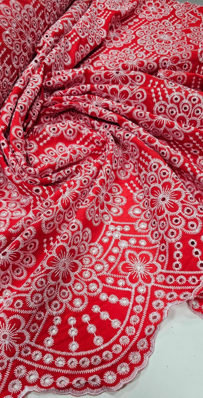 Layse Bordada Mandalas Vermelho e Branco