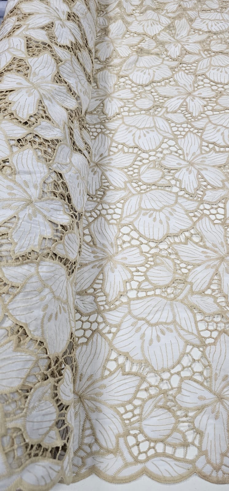 Layse Richelieu Bicolor Branco com Kaki 