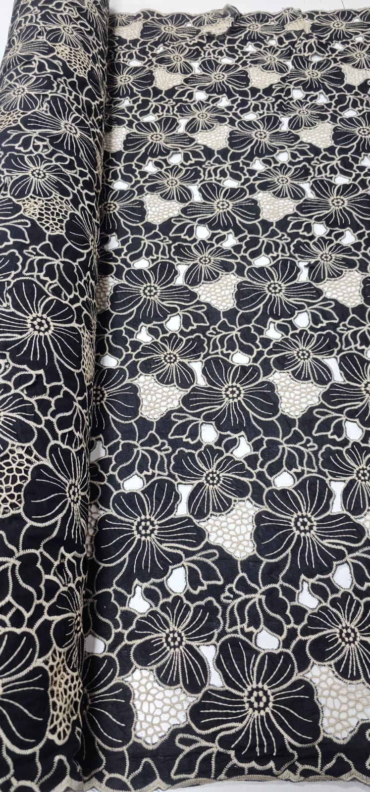 Layse Richelieu Bicolor Preto e Kaki Flores I16 