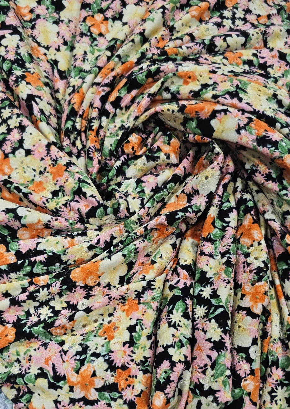 Malha Layse Estampada Floral Fundo Preto
