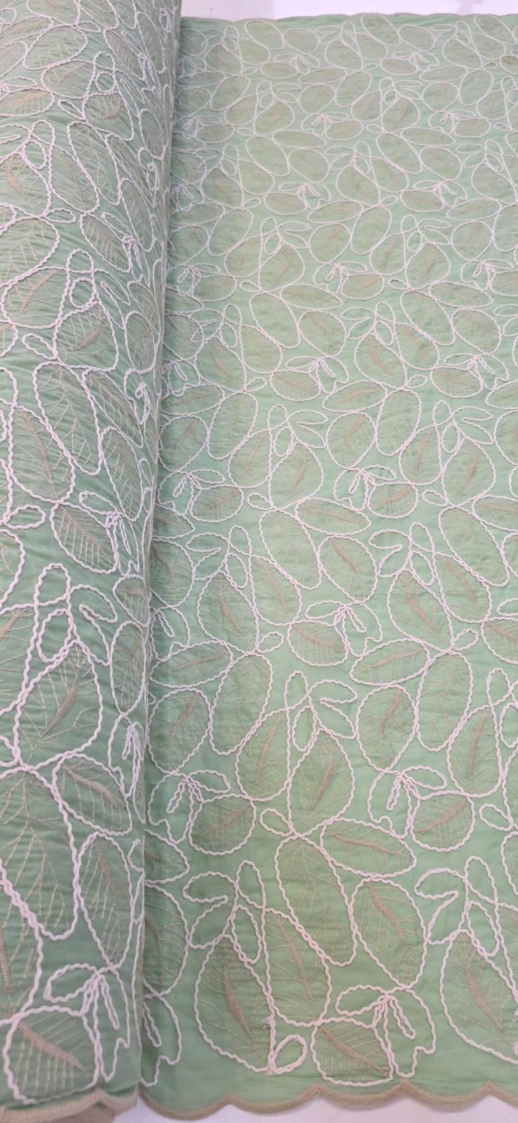 Cambraia de Algodão Bordado Cordonê Bicolor Folhagens Verde