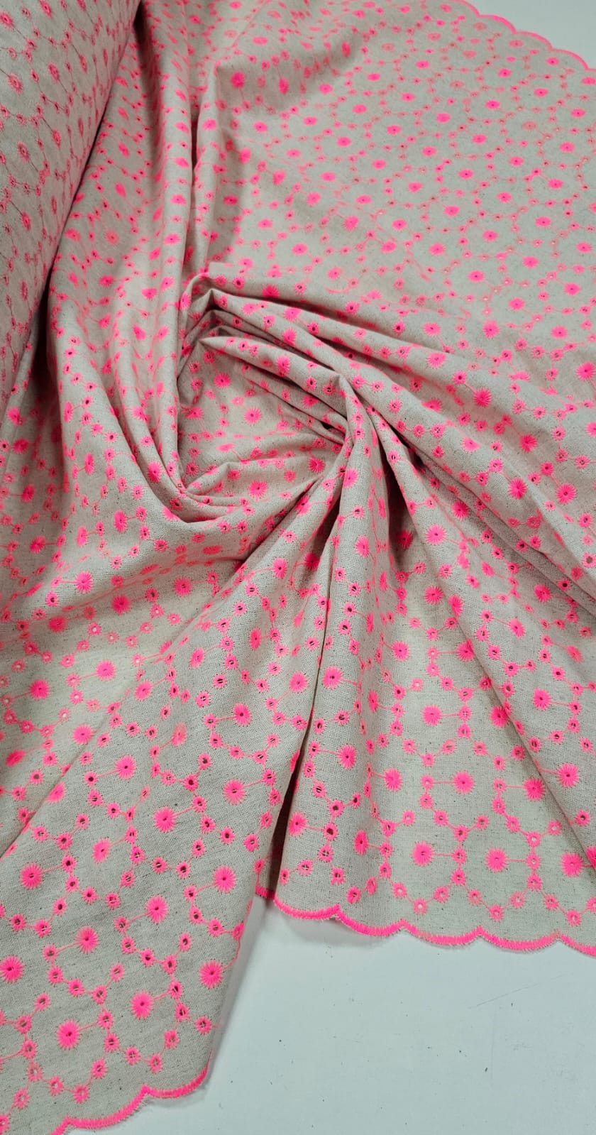 Layse em Linho Trovata Bordado Pink Cítrico St01 