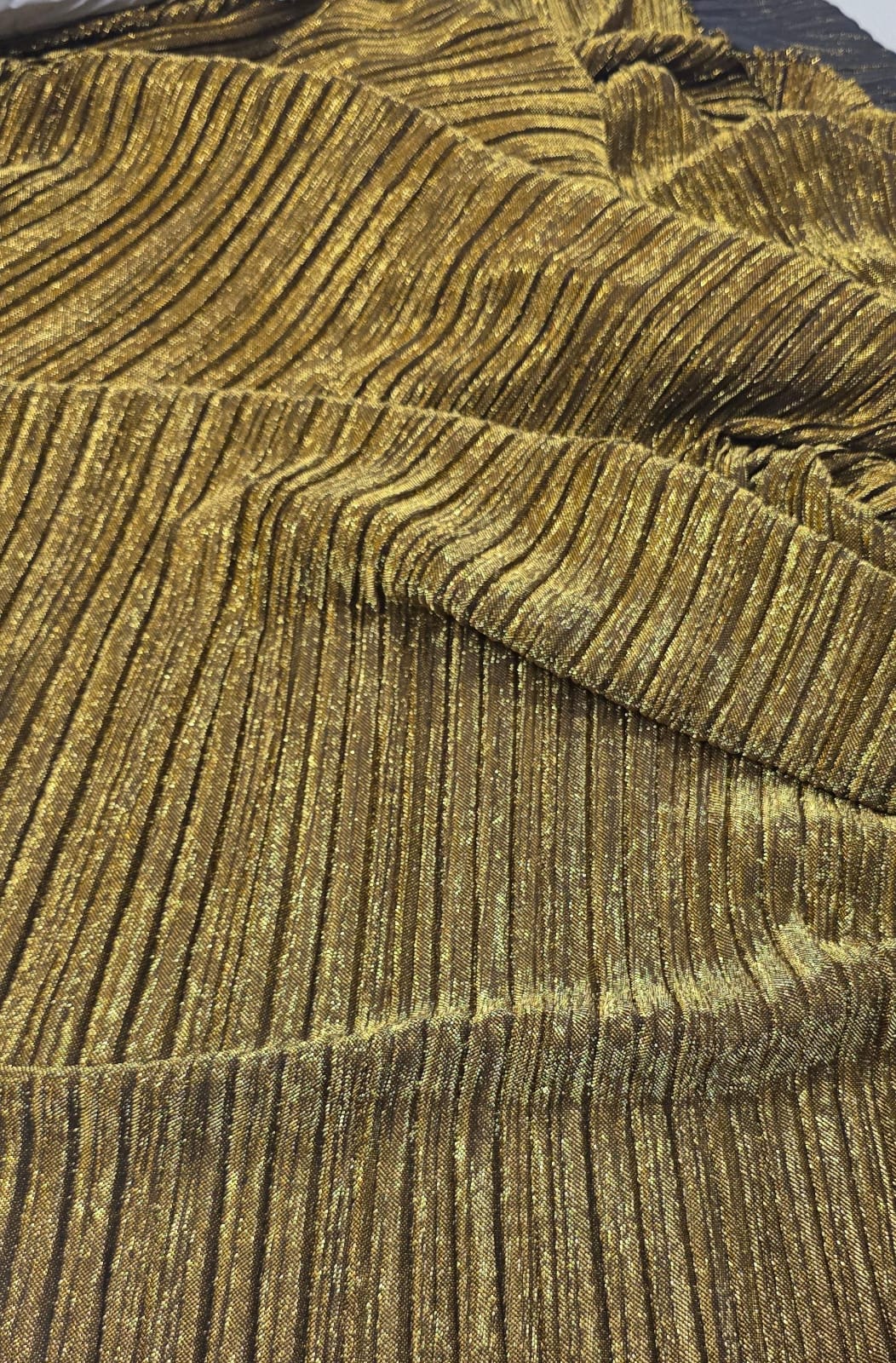 Lurex Plissado Dupla Face Dourado e Preto