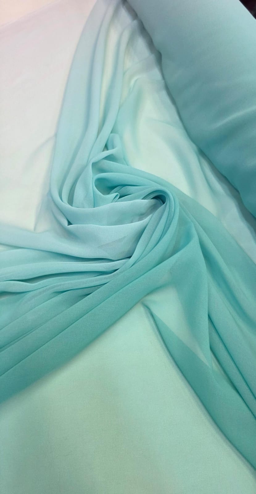 Mousseline Toque de Seda Degradê Verde Água com Tiffany 