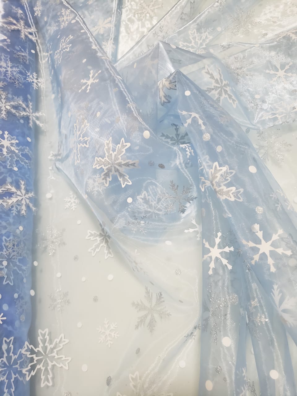 Organza Azul Serenity Frozen com Glitter 