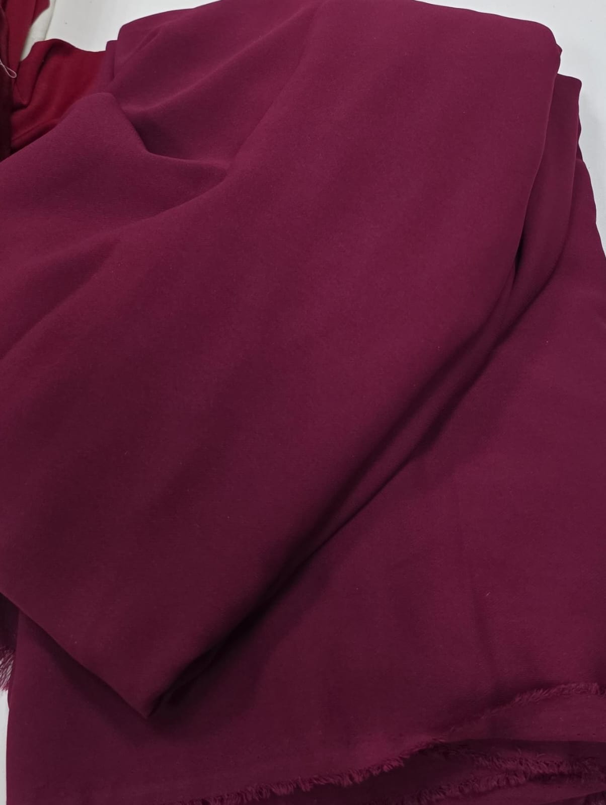 Alfaiataria leve vinho - Comprimento 3,50 m x Largura 1,40 m