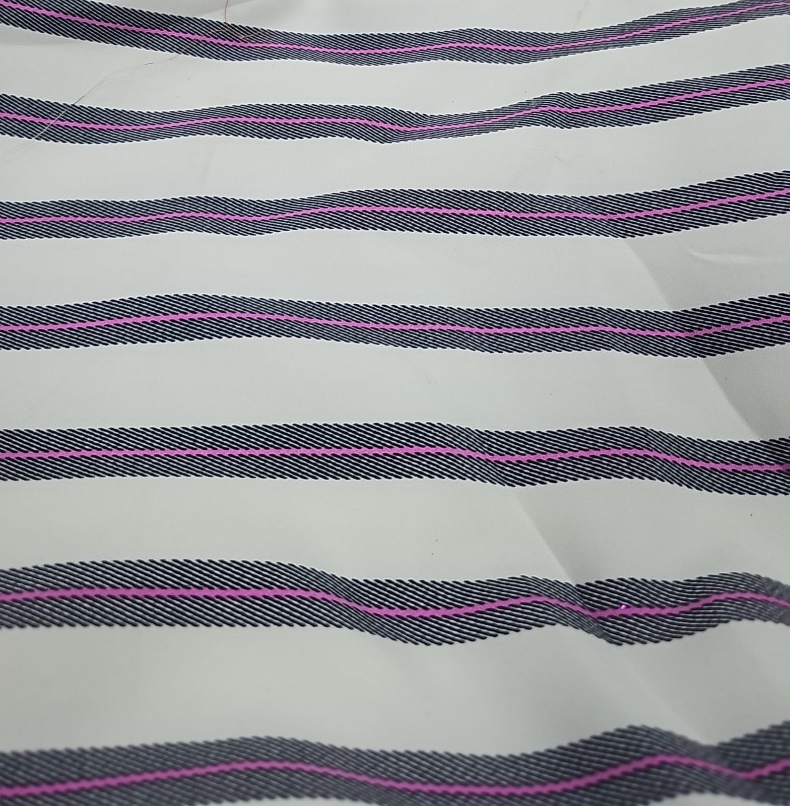 Alfaiataria listrado creme com pink - Largura 1,40 m x Comprimento 2,10 m