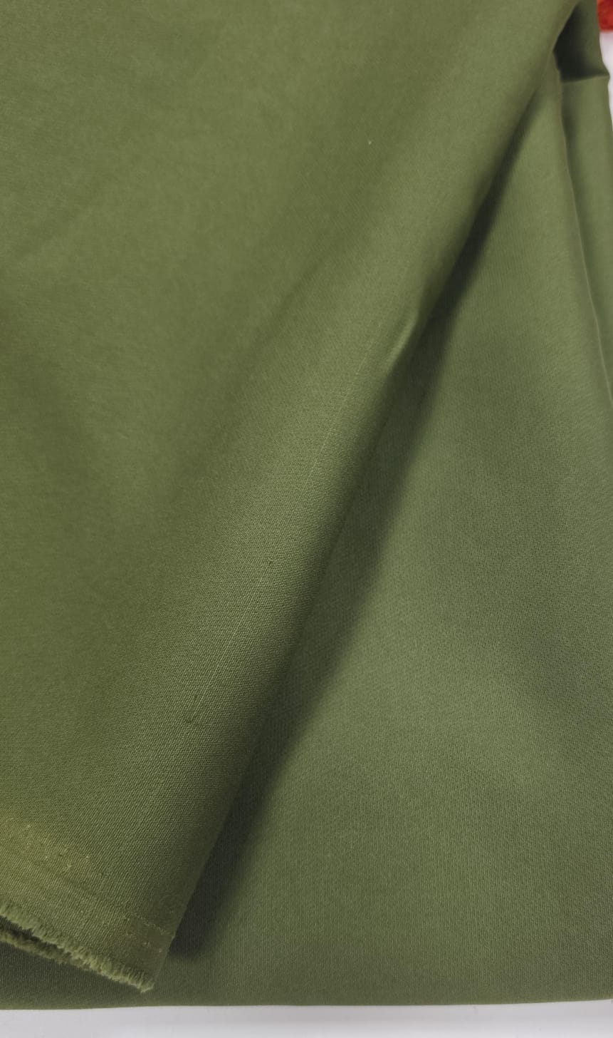 Alfaiataria new look verde militar com fio puxado - Comprimento 2,40 m x Largura 1,40 m 