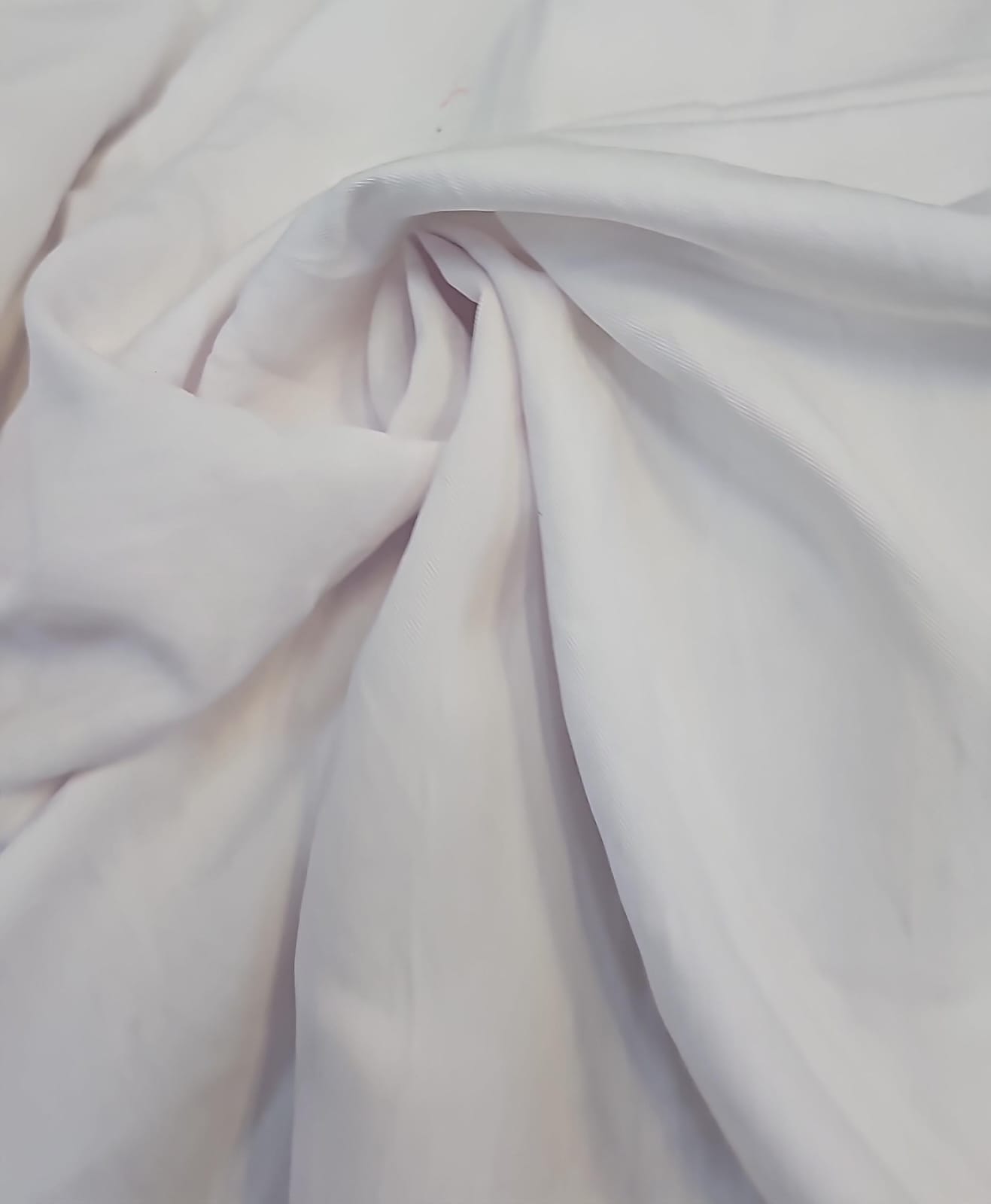 Alfaiataria tencel Branco COM MANCHAS - Largura 1,50 m x Comprimento 3,60 M 