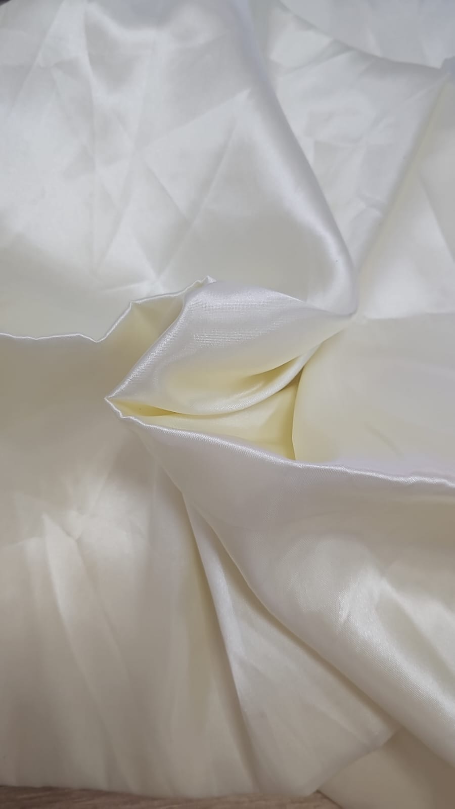 Cetim Charmeusse Liso Creme COM SUJEIRA - Comprimento 3 m x Largura 1,47 m 